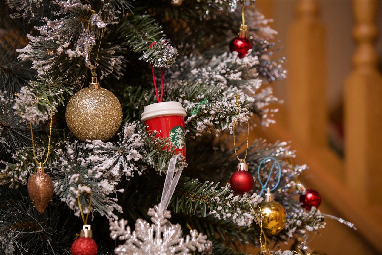 Givende Julegaver til Medarbejdere: Sprede Glæde og Anerkendelse